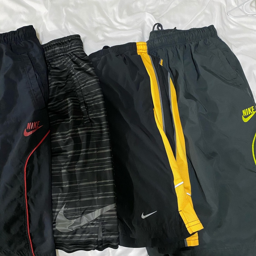 4 pairs of men’s basketball shorts NIKE
